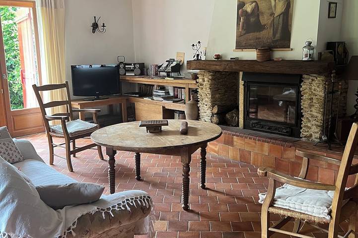 Gîte 20 minutes from the Futuroscope, with Covered Swimming Pool in Thurageau, Vienne