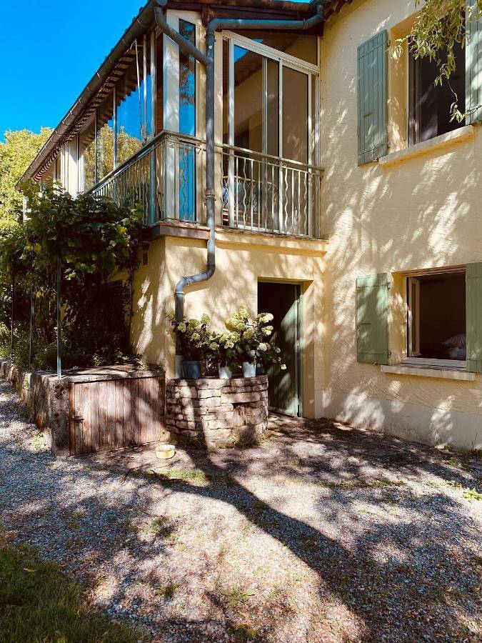 Location de vacances pour 8 personnes, avec jardin et vue à Lachau