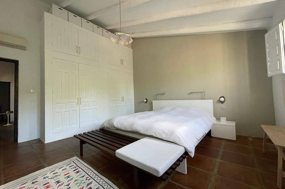 7.600 m2 Grundstück mit privatem Pool und herrlichem Blick über den Vinuela See in Canillas de Aceituno, Cordillera Penibética