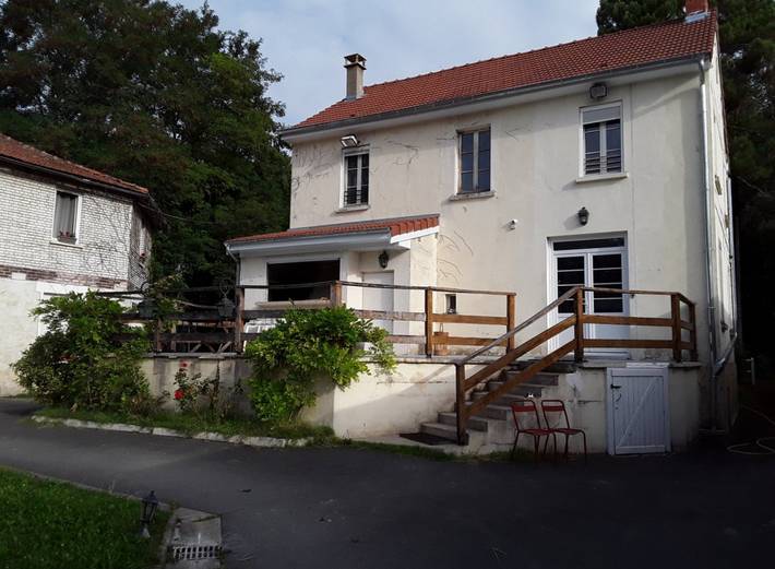 Gîte pour 8 personnes, avec terrasse et jardin