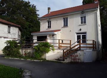 Gîte pour 8 personnes, avec jardin et terrasse à Noisy-sur-École