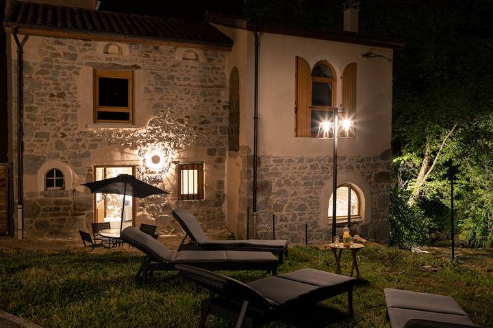 Gîte pour 6 personnes, avec jardin et piscine ainsi que jacuzzi et terrasse, animaux acceptés à Bourg-Argental - 2