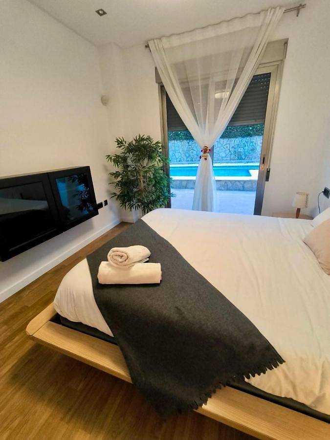 Location de vacances pour 6 personnes, avec piscine ainsi que jardin et vue à Chiva - 3