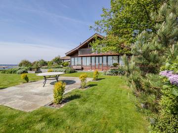 Holiday Rental for 10 People in Barrow-in-Furness, Cumbria, Photo 2