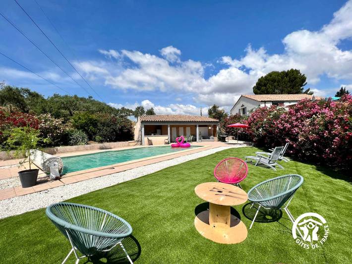 Gîte pour 7 personnes, avec Terrasse ainsi que Jardin et Piscine