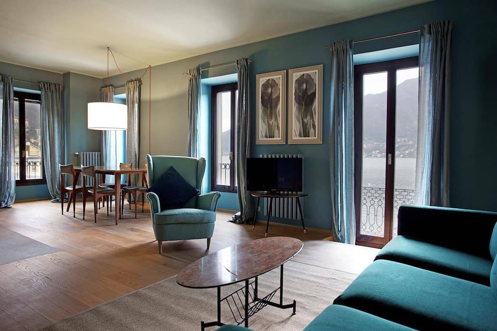 Hel lejlighed, Suite \"Luccio\" at 2 steps from the lake with panoramic view. Lounge bar and swimming pool in Riva (Faggeto Lario), Faggeto Lario