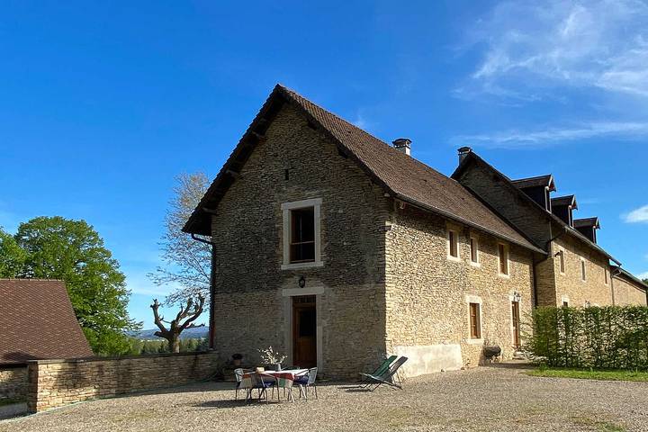 Gîte pour 4 personnes, avec jardin dans Saint-Marcel-Bel-Accueil