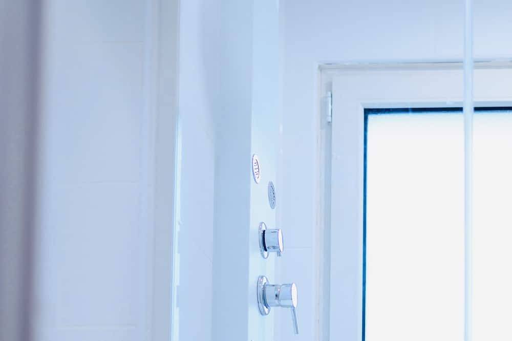 Entire apartment, Bella Luna Ii - Elégant Appart Centre Ville - Parking Gratuit- Wifi Ultra Rapide in Troyes, Aube