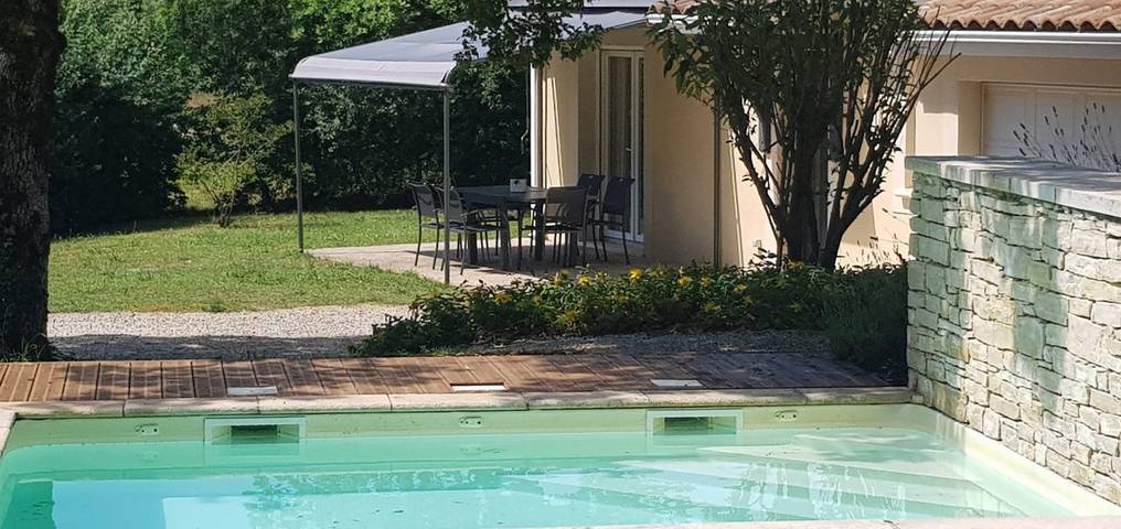 Location de vacances pour 6 personnes, avec terrasse ainsi que piscine et jardin à Luzech - 3