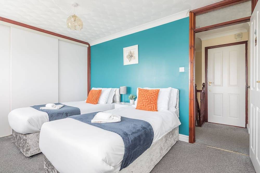 Newly Refurbished Lavish House in Peterborough in Peterborough