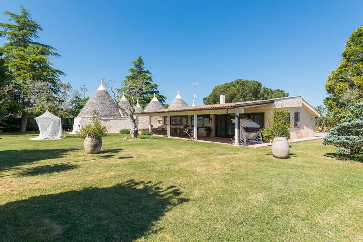 Location de vacances pour 9 personnes, avec piscine à Noci - 3