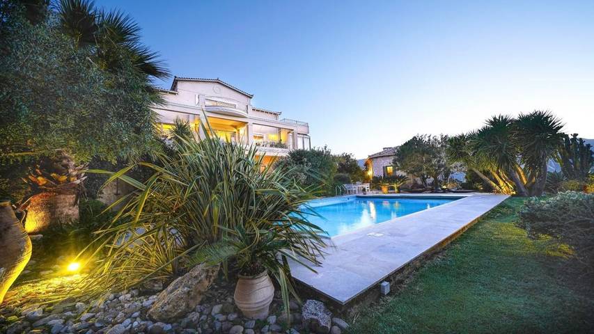 Villa für 12 Personen, mit Pool und Garten sowie Whirlpool in Heraklion