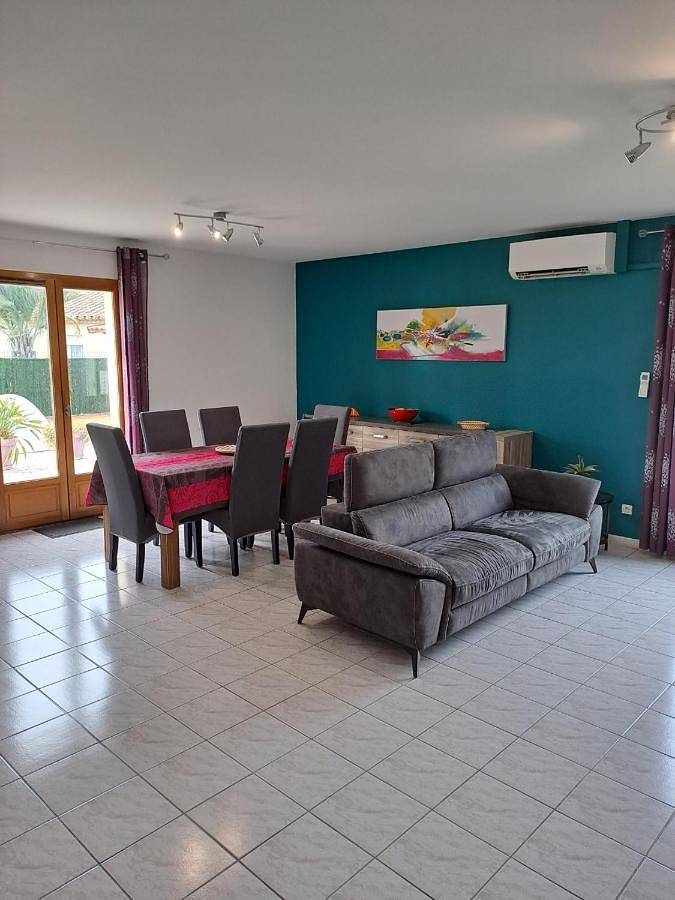 Four-Bedroom Holiday Home in Claira, Côte d'Améthyste