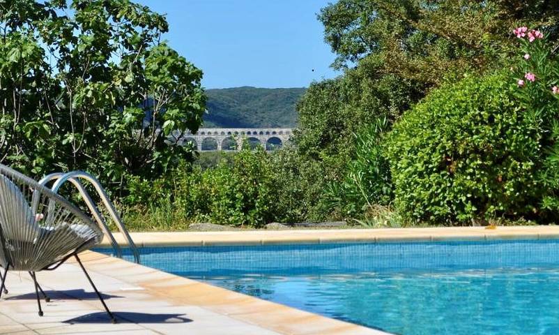 Gîte pour 2 personnes, avec jardin ainsi que terrasse et piscine