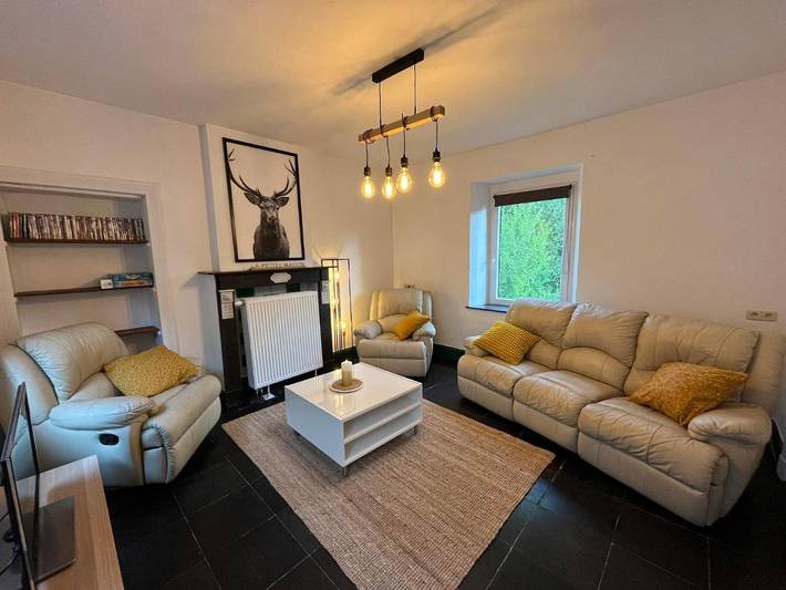 Location de vacances pour 4 personnes, avec vue et jardin dans Celles (Houyet)