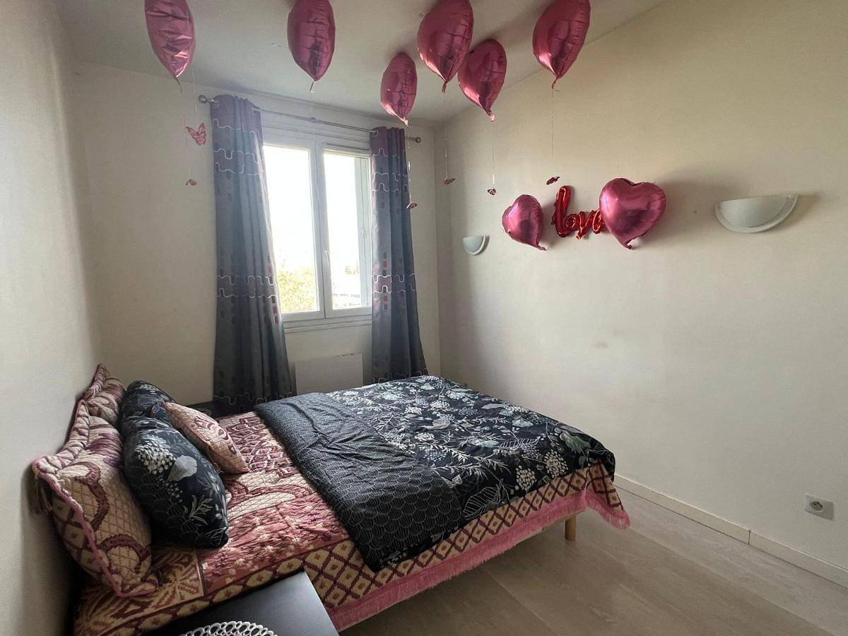 Appartement entier, One-Bedroom Apartment in Garges-lès-Gonesse, Val-d'Oise