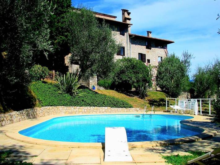 Villa pour 8 personnes, avec jardin ainsi que terrasse et vue sur le lac, animaux acceptés à Gardone Riviera