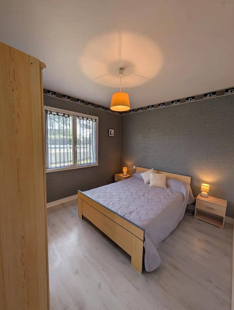 Gîte confortable avec vue sur l'océan, parking, TV et jardin (76 caractères) in Denneville, Région de Coutances