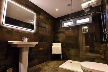 Log Cabin for 4 People in Blackpool, North West England, Photo 4