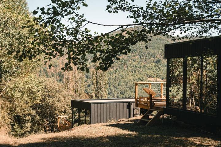Location de vacances pour 2 personnes, avec Jacuzzi et Terrasse ainsi que Jardin et Vue dans Saint-André-de-Lancize