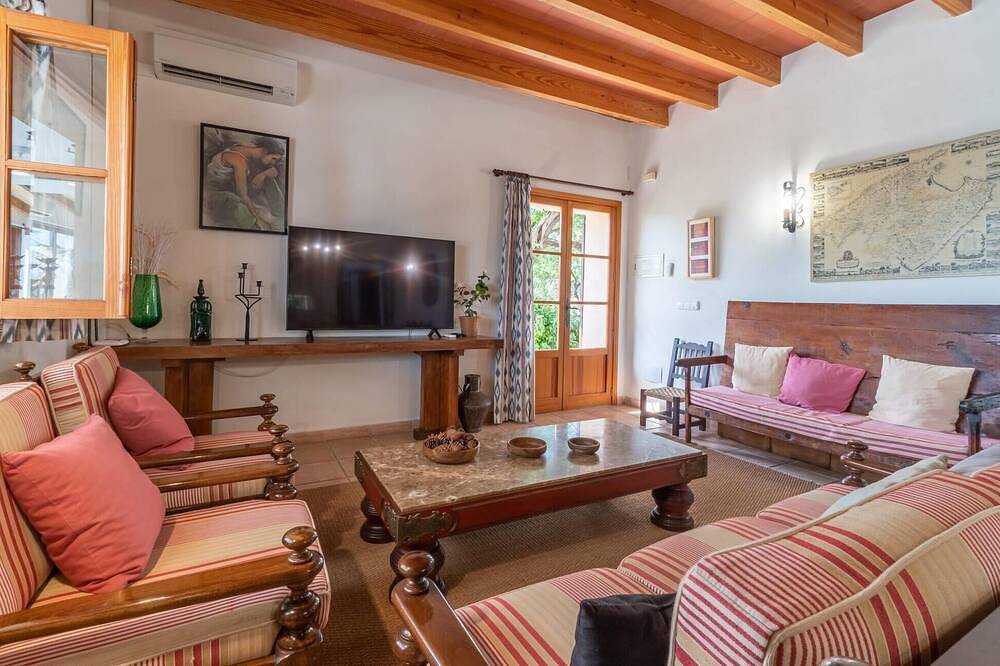 Bonita casa en Inca con piscina privada, puede ser interior o exterior. in Puig de Santa Magdalena, Inca