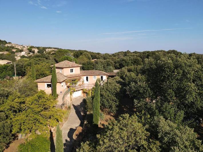 Chambre d’hôte pour 4 personnes, avec Terrasse ainsi que Jardin et Piscine
