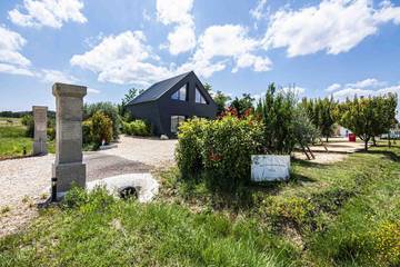 Gîte pour 6 personnes, avec terrasse et jacuzzi ainsi que sauna et jardin dans le Gard