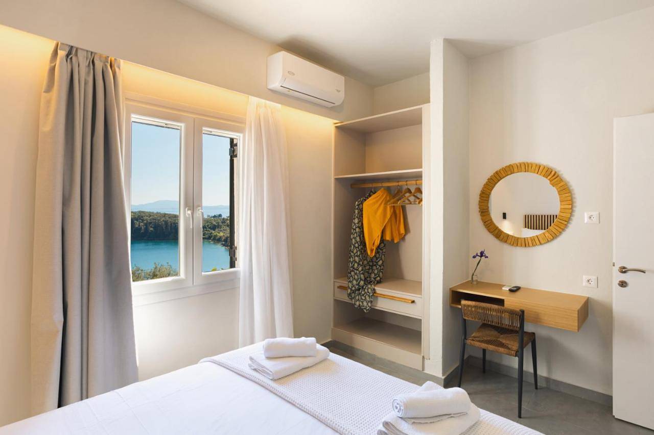 Ολόκληρο το διαμέρισμα, Top Floor Studio Apartment with Balcony and Sea View in Καλάμι, Κέρκυρα