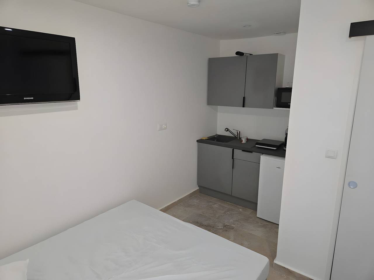 Estudio entero, Estudio 'Canto Cigalo Rdc 2' con Wi-Fi y Aire Acondicionado in Robion, Parque natural regional del Luberon