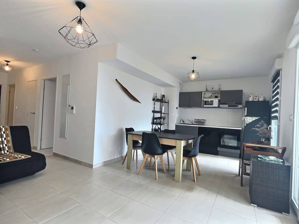 Apartamento entero, Appartement Traversant avec 2 Terrasses  in Sérignan, Côte d'Améthyste