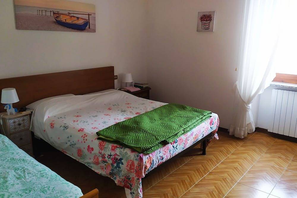 Panoramic House In The Historic Center in Predore, Iseosee