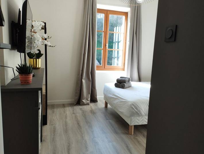 Ganze Wohnung, Ferienwohnung 'Des Moulins Sur Crémieu' mit WLAN und Klimaanlage in Crémieu, La Tour-du-Pin und Umgebung