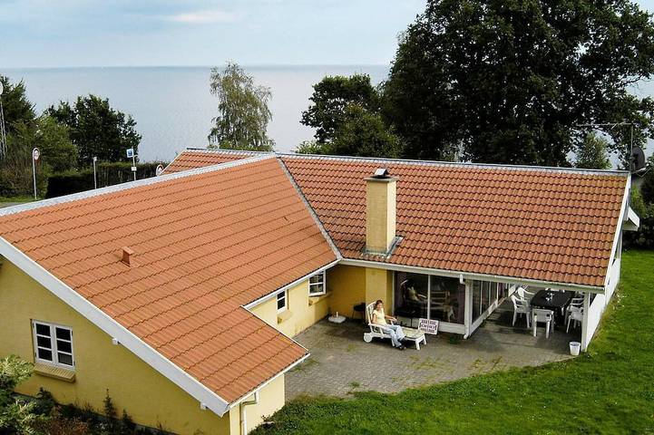 Ferienhaus für 10 Personen, mit Garten und Whirlpool sowie Terrasse und Sauna in Mørkholt
