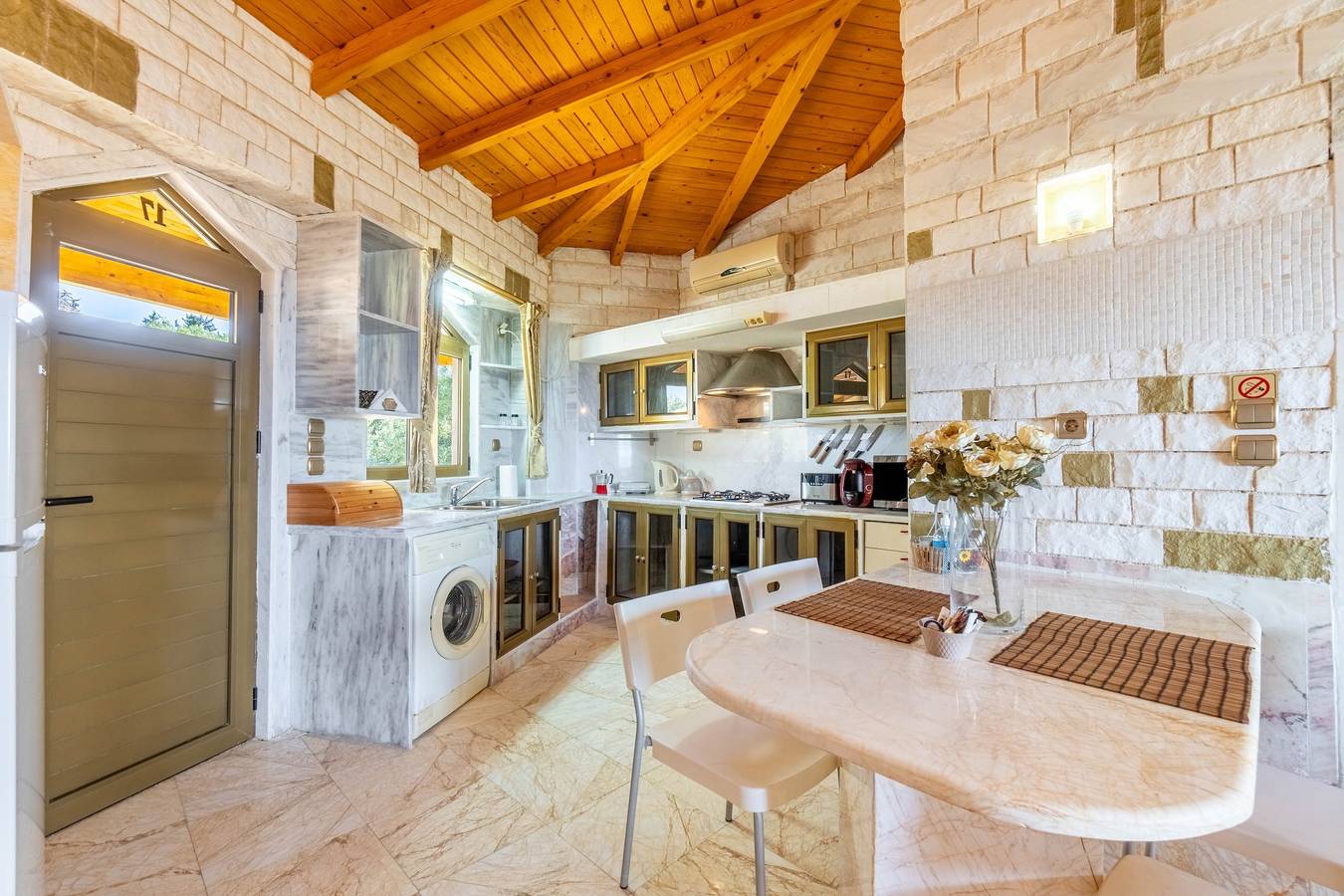 Apartamento entero, Apartamento estudio 'Paco's Resort Luxury Villa 17' con vistas al mar, Wi-Fi y aire acondicionado. in Gaios, Paxoí