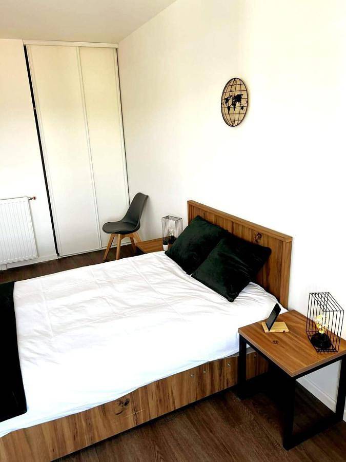 Appartement entier, Studio with Terrace in Gagny, Seine-Saint-Denis