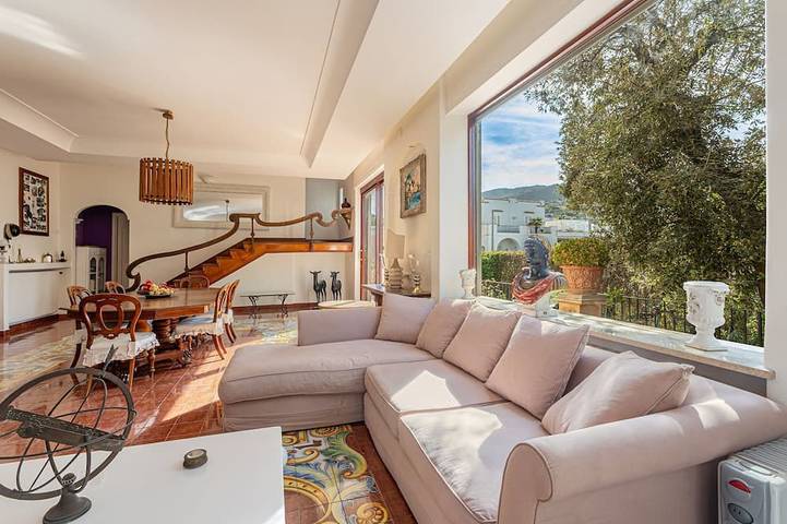 Right in the center of Ischia, the ideal villa for comfortable exclusive vacations in Ischia Stadt, Ischia
