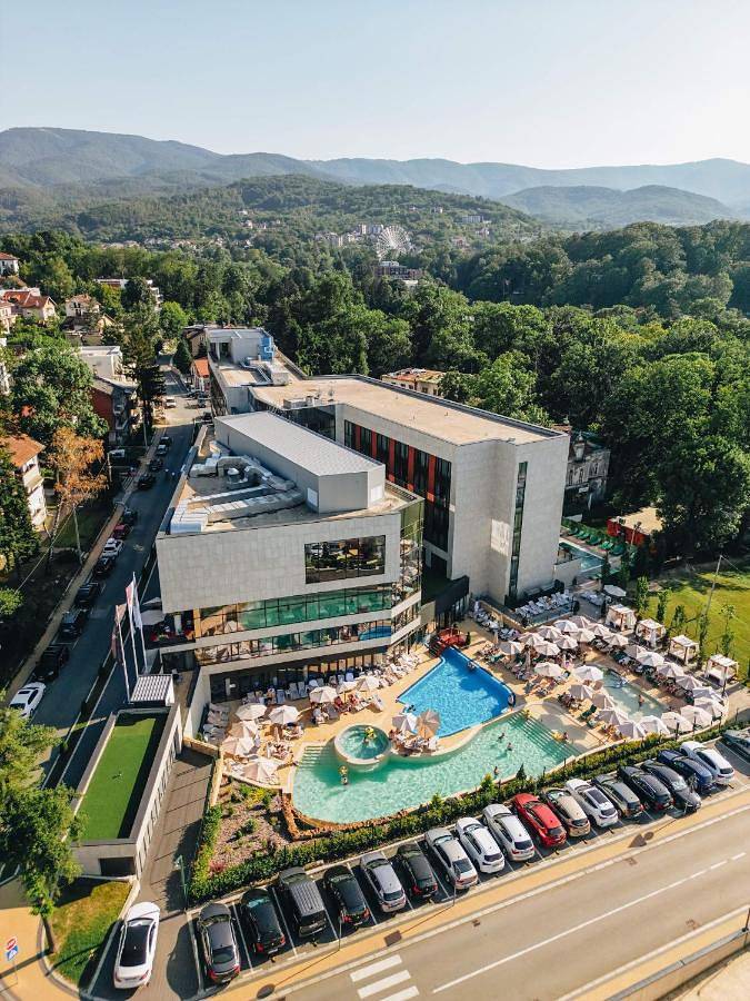 Hotel para 2 pessoas, com jacuzzi e jardim e ainda sauna and piscina - 1