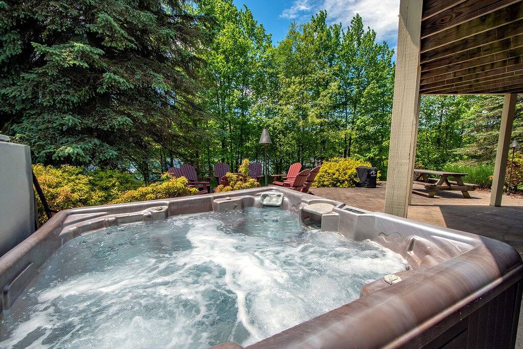 Mallard Landing | Prime Lakefront Location + Hot Tub & Pool Table! in McHenry, Deep Creek Lake