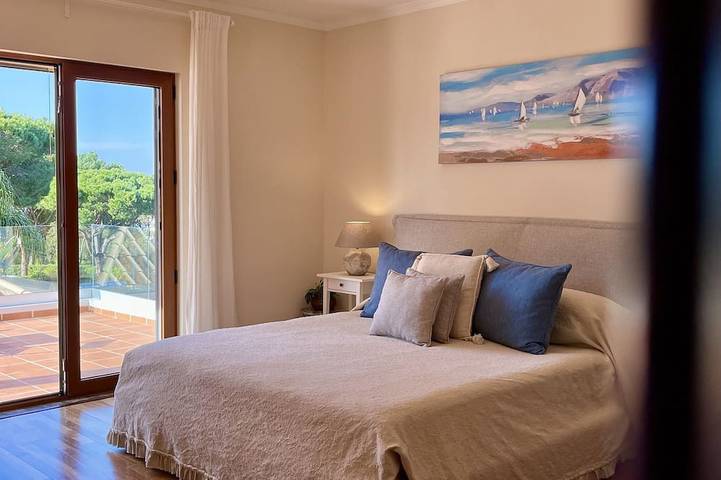 Schöne große freistehende Villa in der Vilamoura Marina Area mit Pool in Quarteira, Faro Distrikt