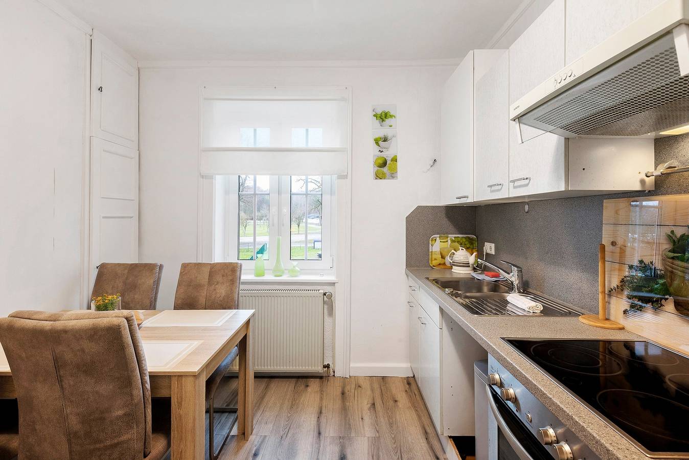 Holiday Home 'Pension Seeblick' with Lake View, Private Garden and Wi-Fi in Holzappel, Lahn-Taunus