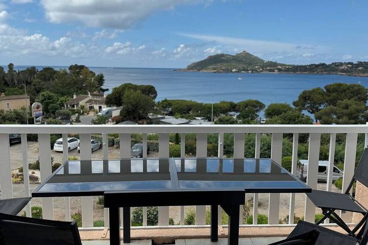Gîte pour 7 personnes, avec Balcon dans Plage de la Baumette