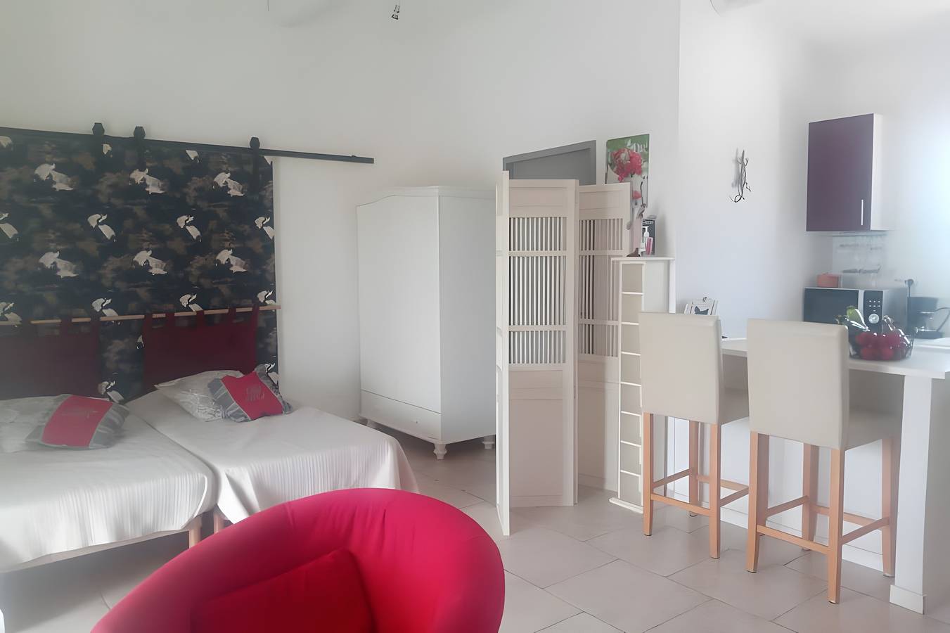 Gehele studio, Studio "Gîte le Petit Luberon - Coquelicot" met bergzicht, wifi en airconditioning in Cabrières-d'Avignon, Parc naturel régional du Luberon