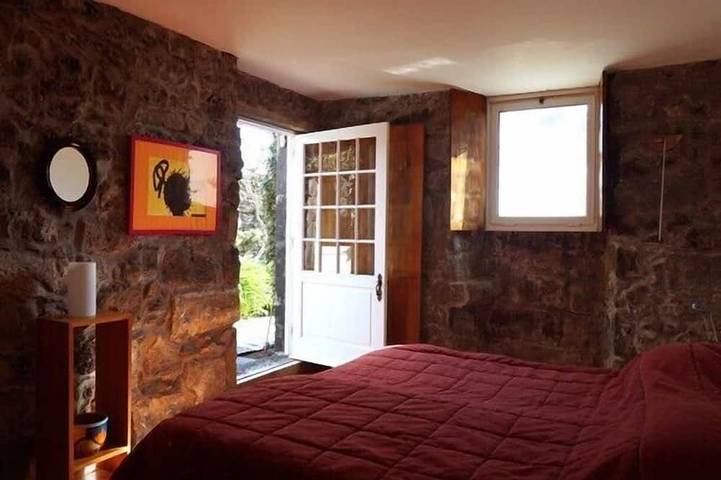 Spacious, generously furnished house in a row of ancient fishermen’s houses in São Miguel Island, Lagoa (Nossa Senhora do Rosário)