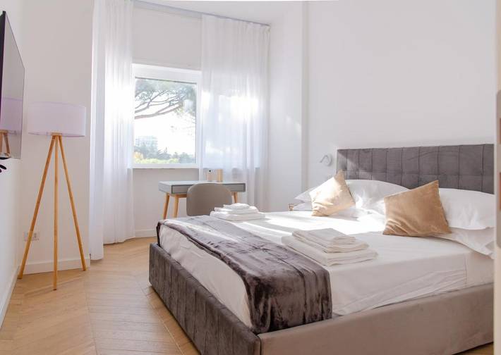 Ferienwohnung für 4 Personen, mit Balkon und Terrasse sowie Seeblick und Ausblick in Rom - 2