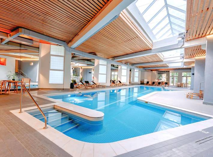 Apartamento para 4 personas, con jardín y jacuzzi además de sauna y piscina en Riga