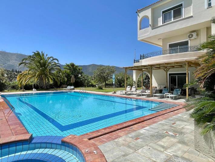 Villa für 12 Personen, mit Ausblick und Kinderpool sowie Garten und Pool - 1