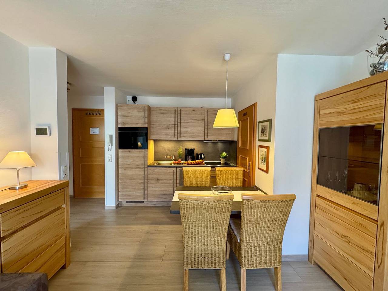 Ganze Wohnung, Ferienwohnung direkt hinter der Düne mit eingeschränktem Ostseeblick in Wustrow, Fischland