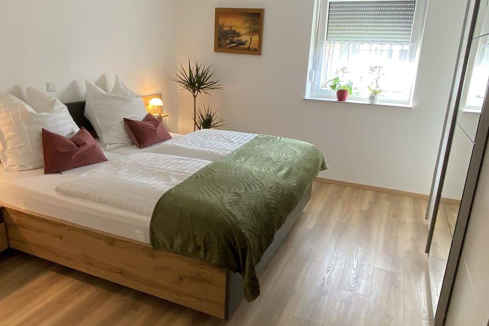 Ganze Wohnung, Ferienwohnung mit Salzachblick, Terrasse und ruhiger Lage in Laufen, Rupertiwinkel