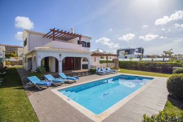 Villa for 8 People in Guia, Faro District, Photo 1