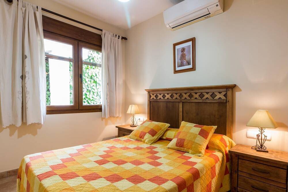 Alojamiento con piscina y pista de pádel in El Padul, Provincia de Granada